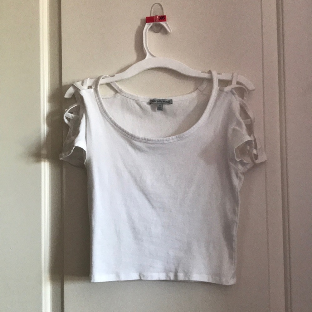 White 3/4 crop top